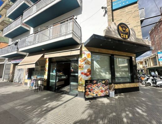 Imagen de la fachada en esquina del restaurante.