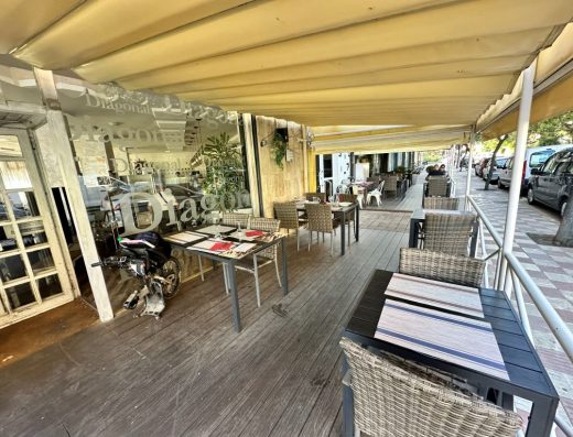 Imagen de la terraza exterior cubierta.