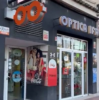 Imagen de la entrada a la óptica a través de rampa.