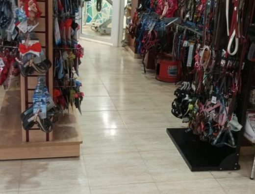 Imagen de uno de los pasillos del interior de la tienda.