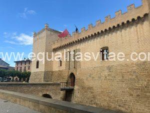 Imagen de la fachada principal del castillo.