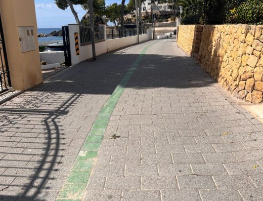 Imagen de un tramo de la ruta que transcurre por el interior de la localidad.