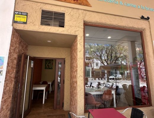 Imagen de la entrada al bar.